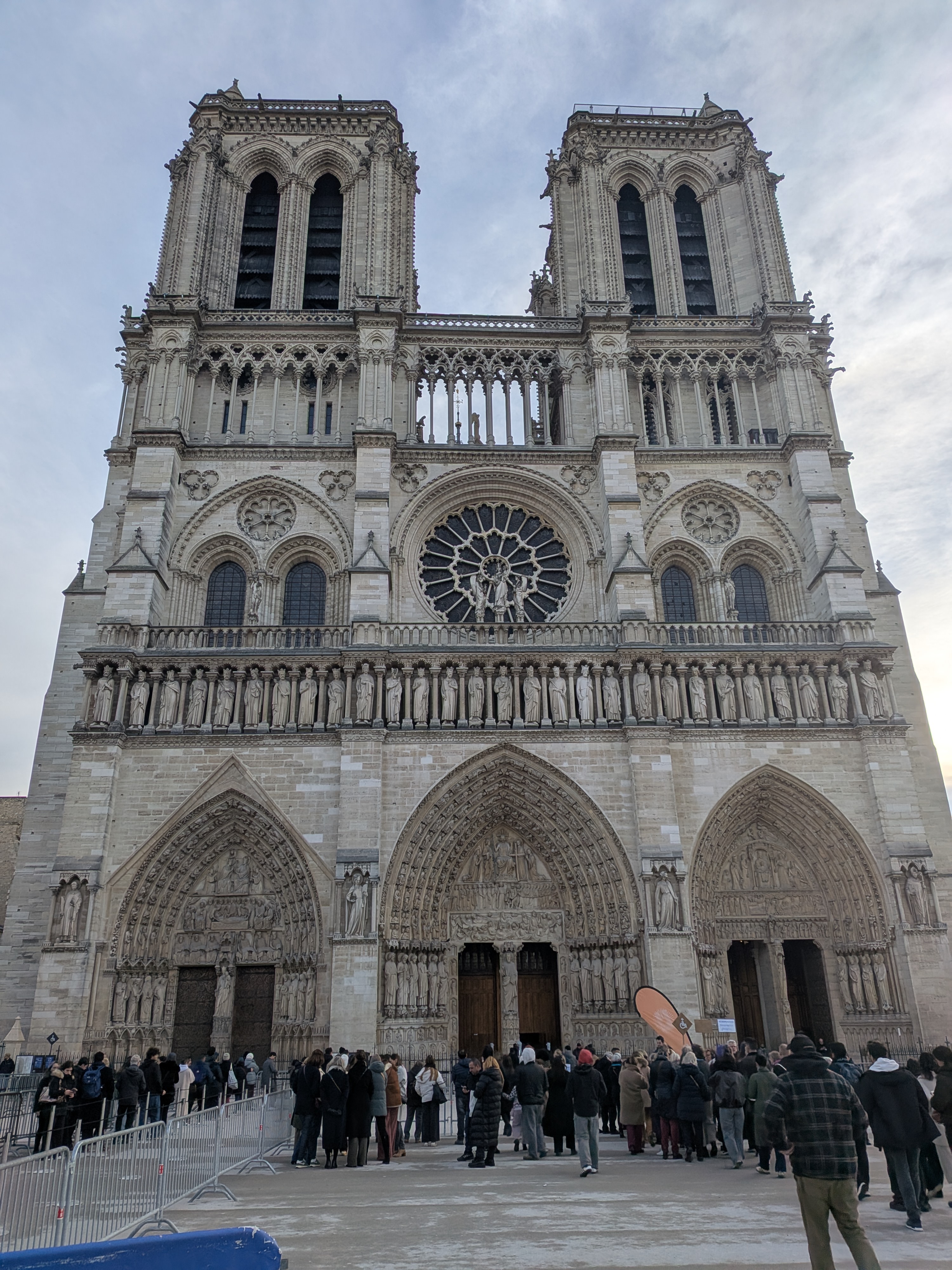 ノートルダム大聖堂入口