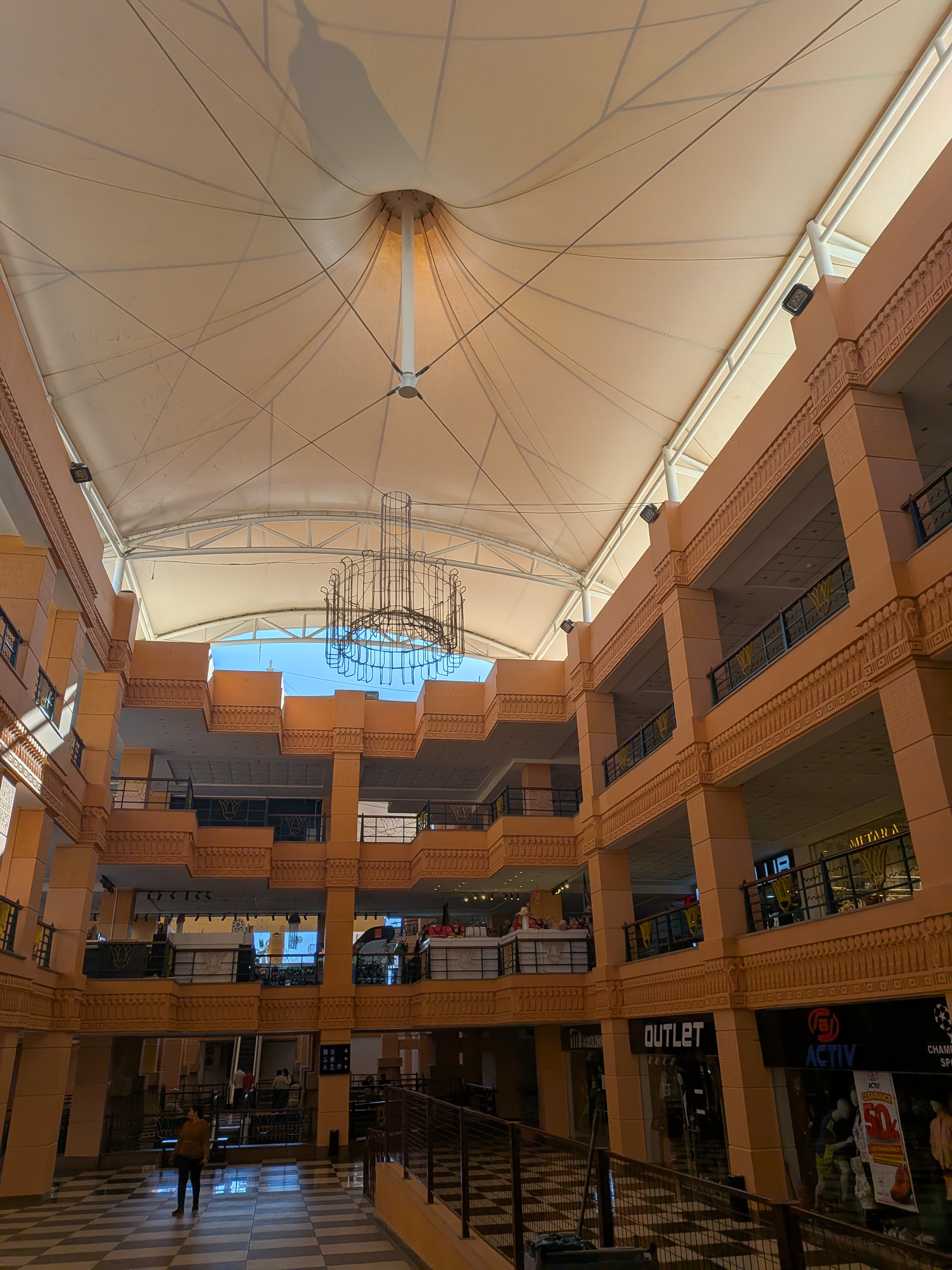 ショッピングモールの中