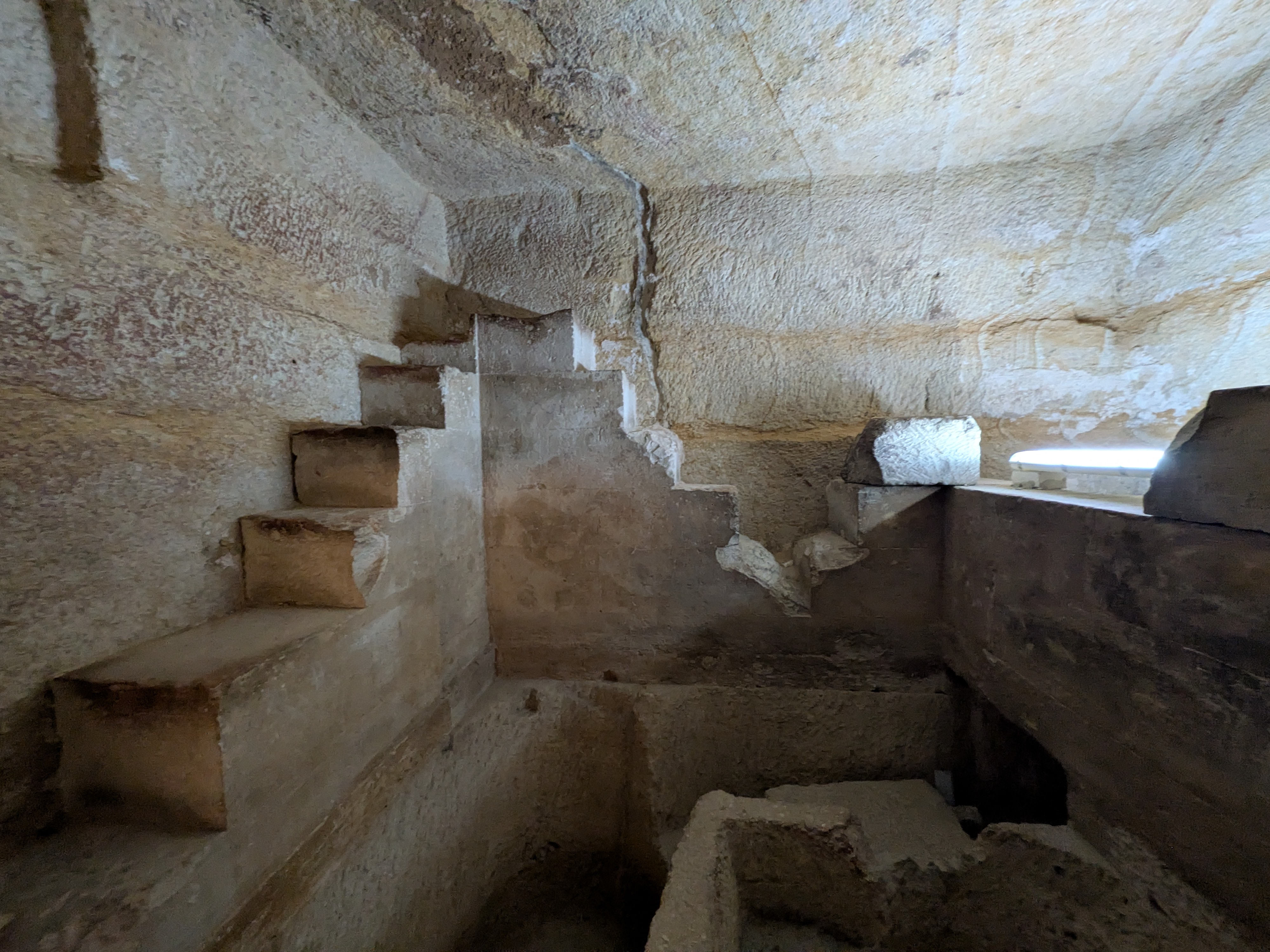 ミニピラミッドの内部