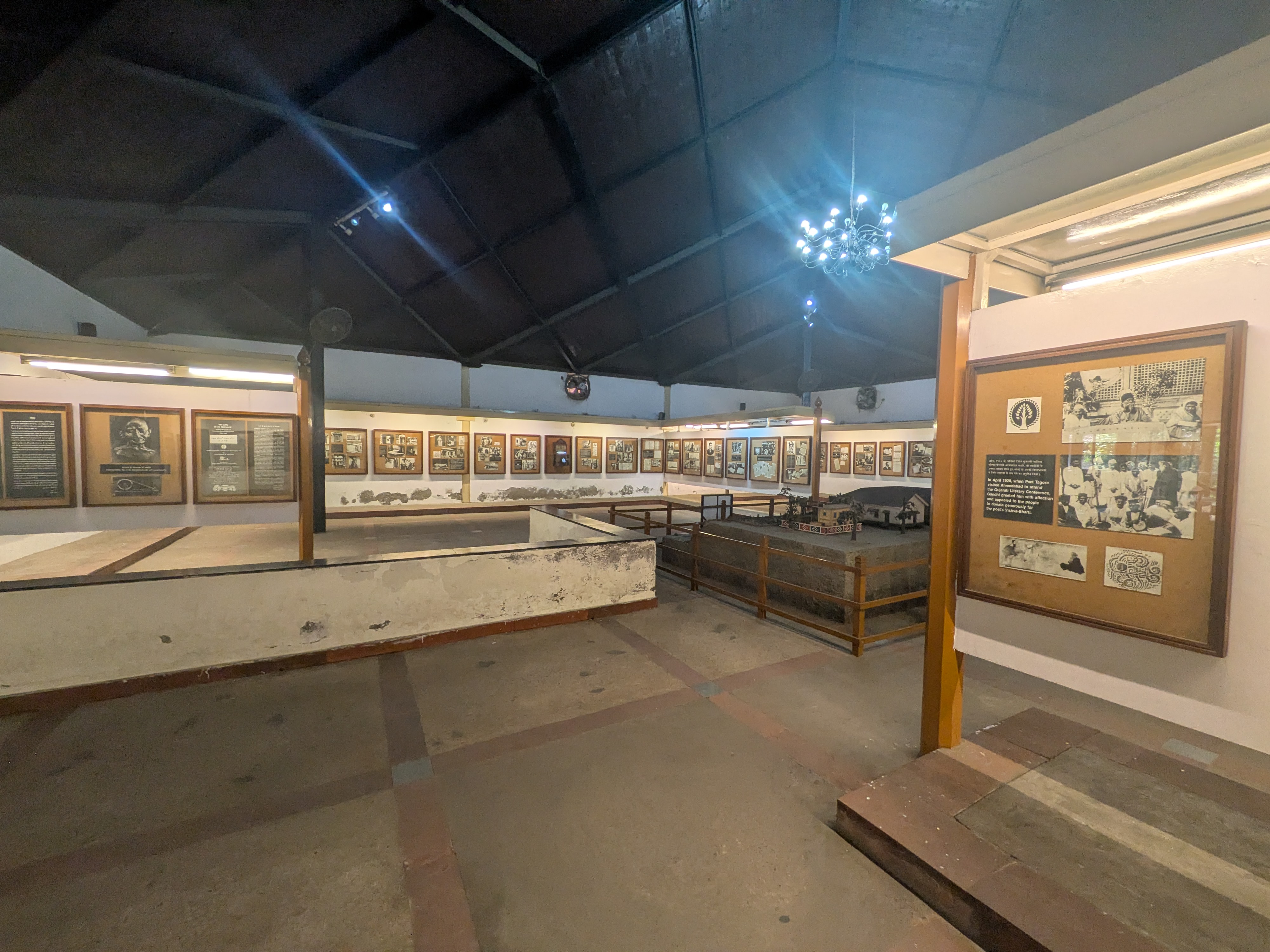 ガンディーのパネル1